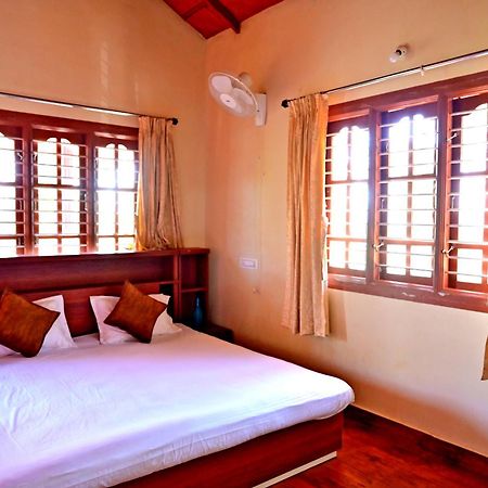Hulihara Homestay - Full Villa, Coffee Estate & Balcony View Sakleshpur Bagian luar foto