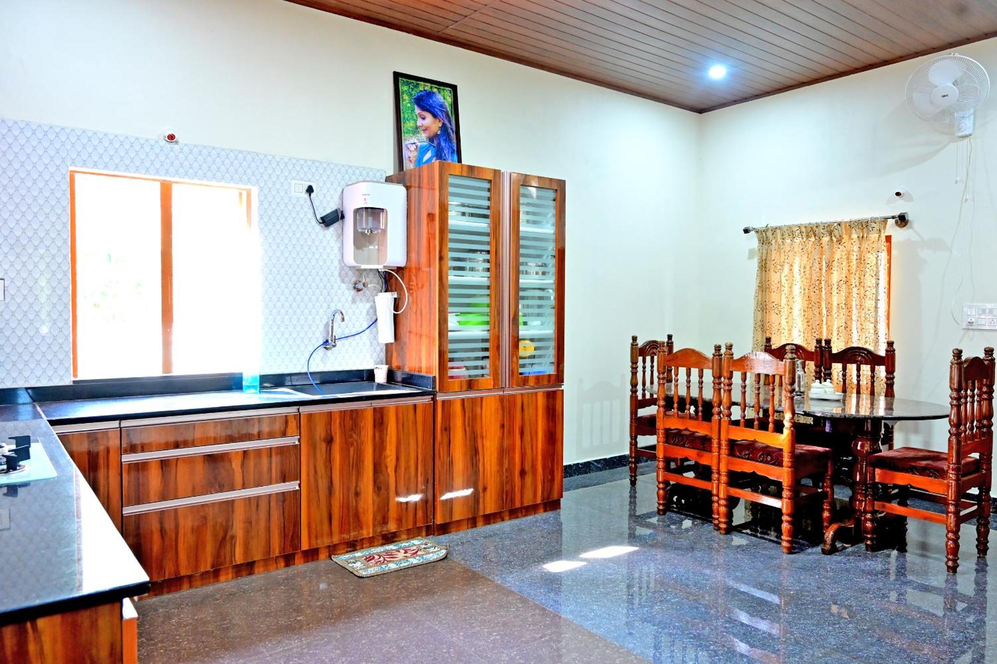 Hulihara Homestay - Full Villa, Coffee Estate & Balcony View Sakleshpur Bagian luar foto