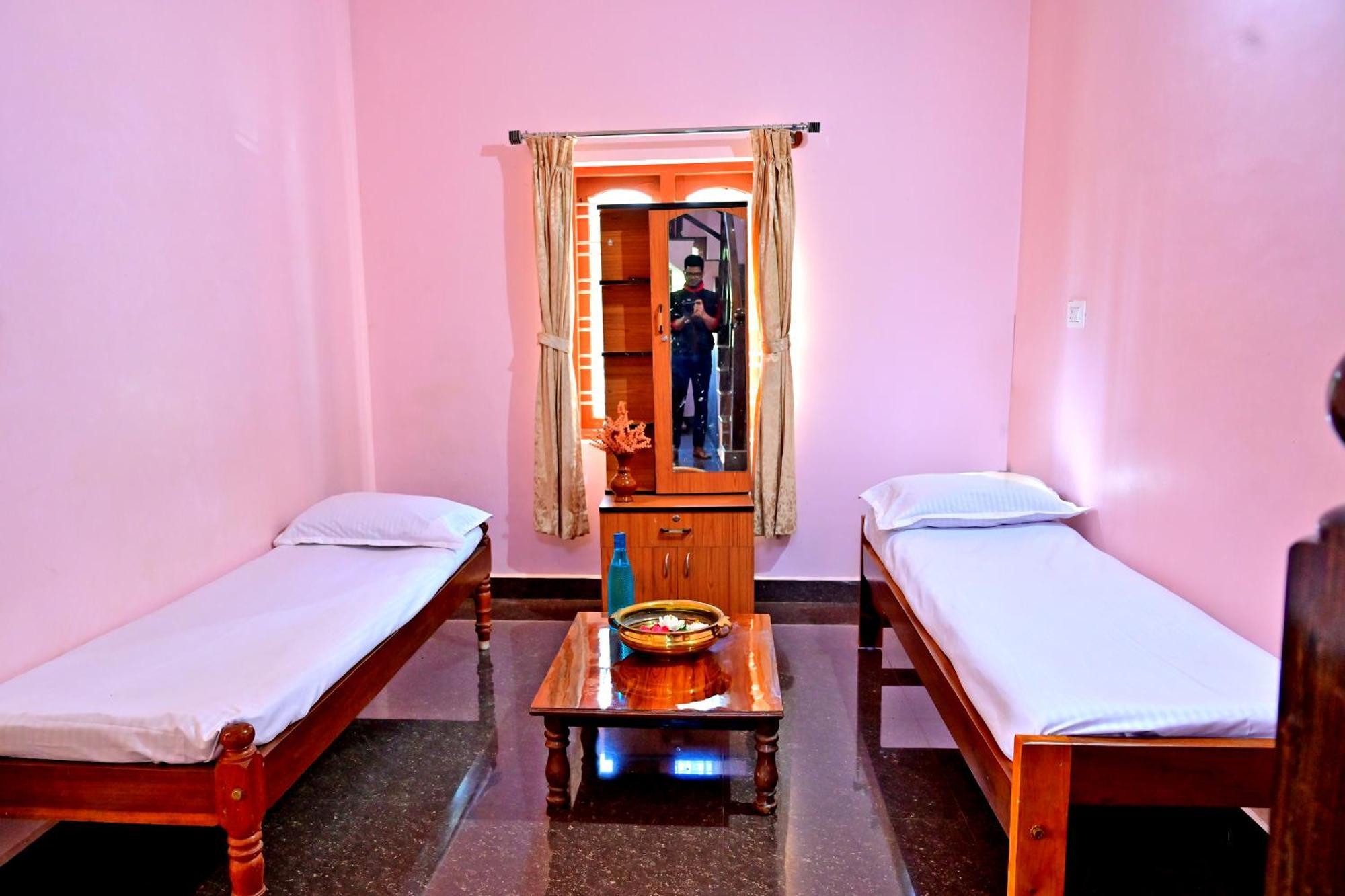 Hulihara Homestay - Full Villa, Coffee Estate & Balcony View Sakleshpur Bagian luar foto