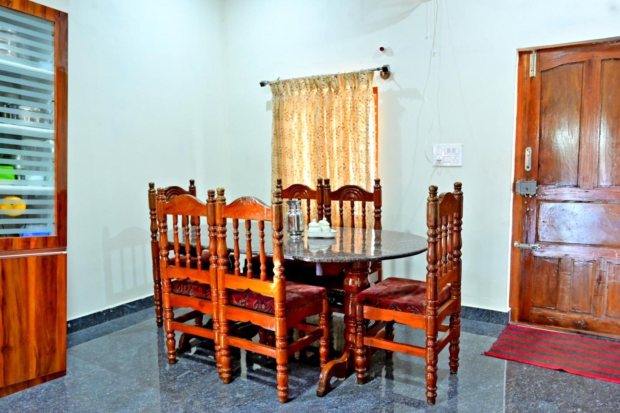 Hulihara Homestay - Full Villa, Coffee Estate & Balcony View Sakleshpur Bagian luar foto