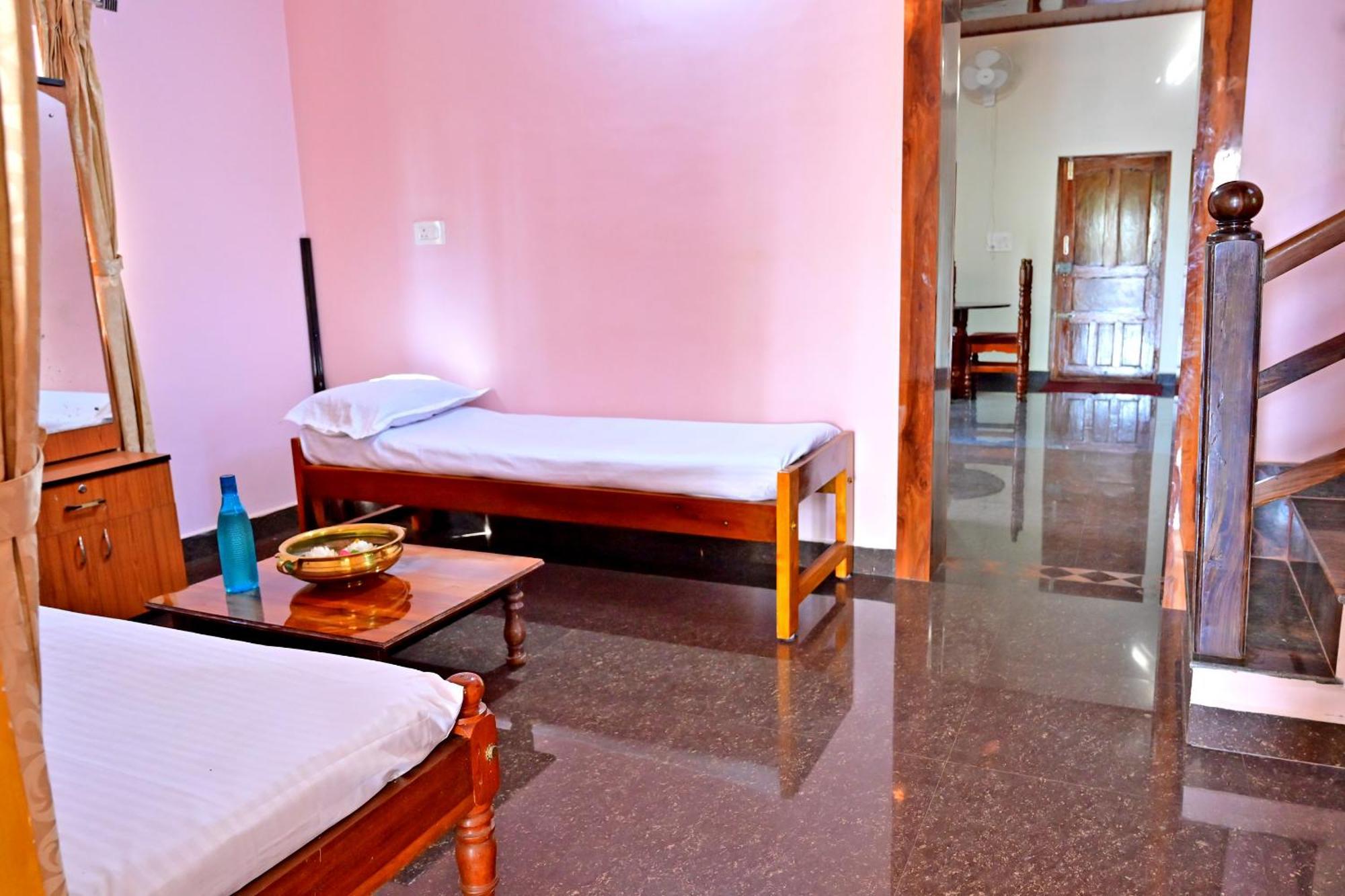 Hulihara Homestay - Full Villa, Coffee Estate & Balcony View Sakleshpur Bagian luar foto