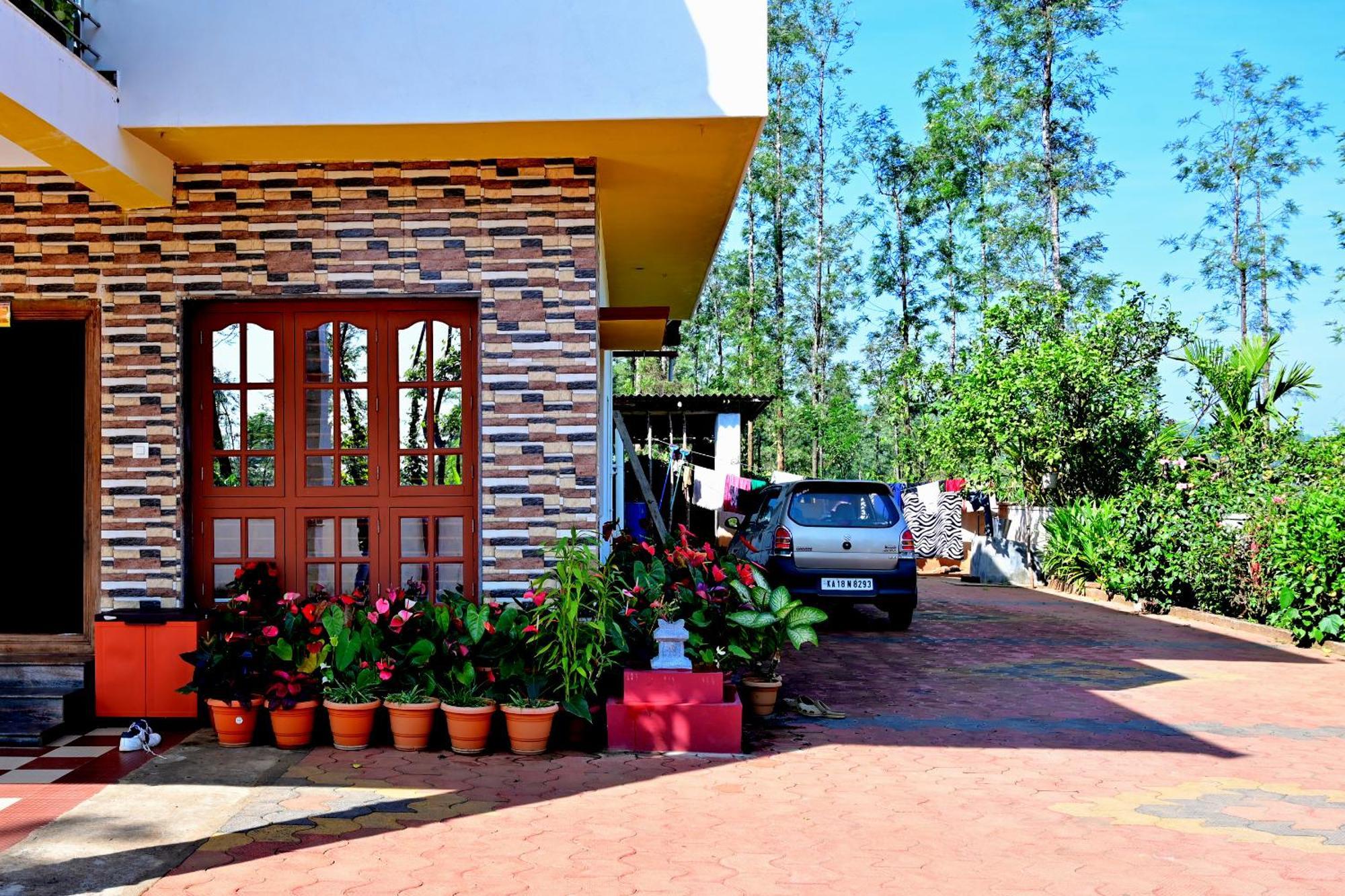 Hulihara Homestay - Full Villa, Coffee Estate & Balcony View Sakleshpur Bagian luar foto
