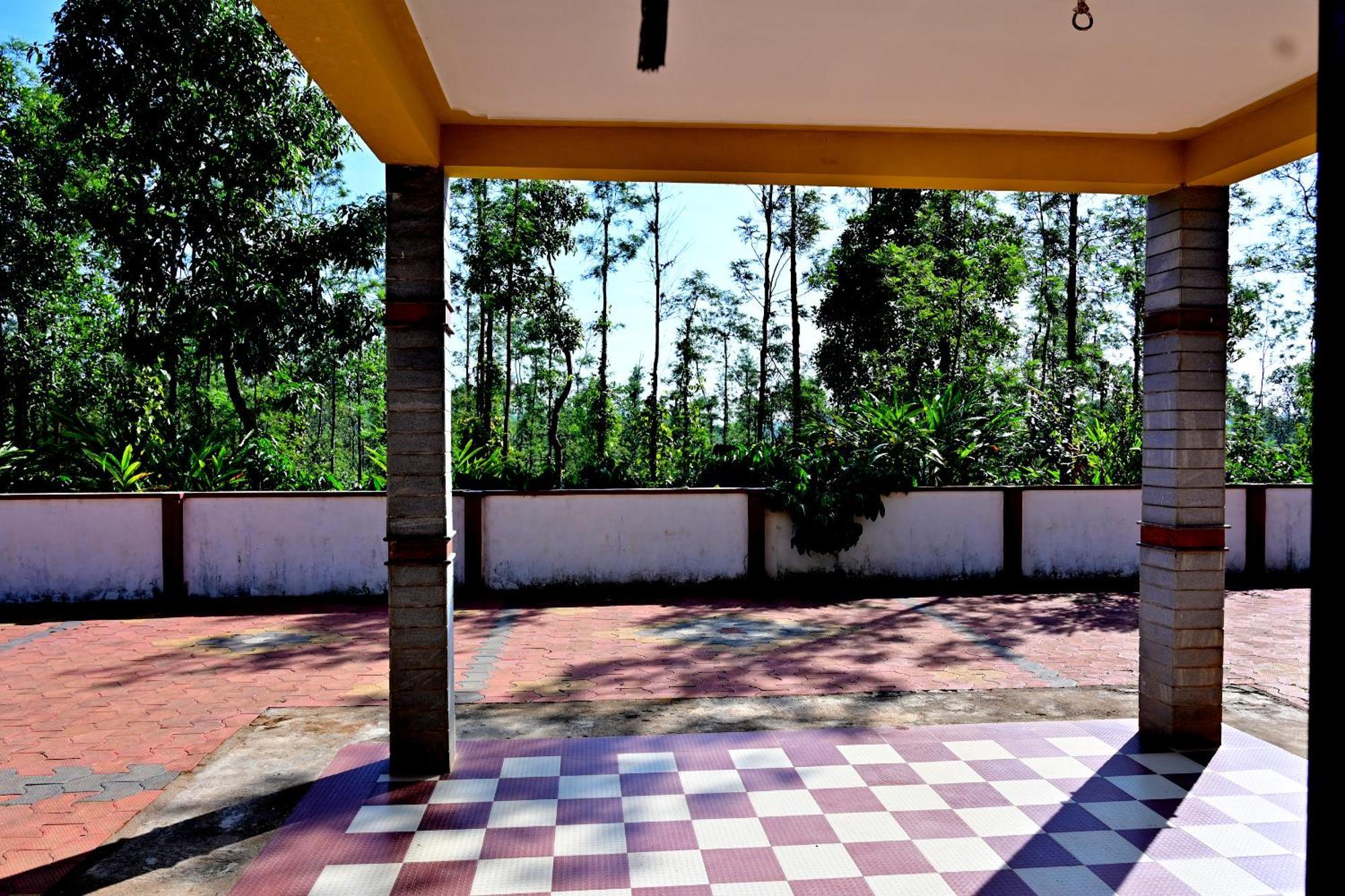 Hulihara Homestay - Full Villa, Coffee Estate & Balcony View Sakleshpur Bagian luar foto