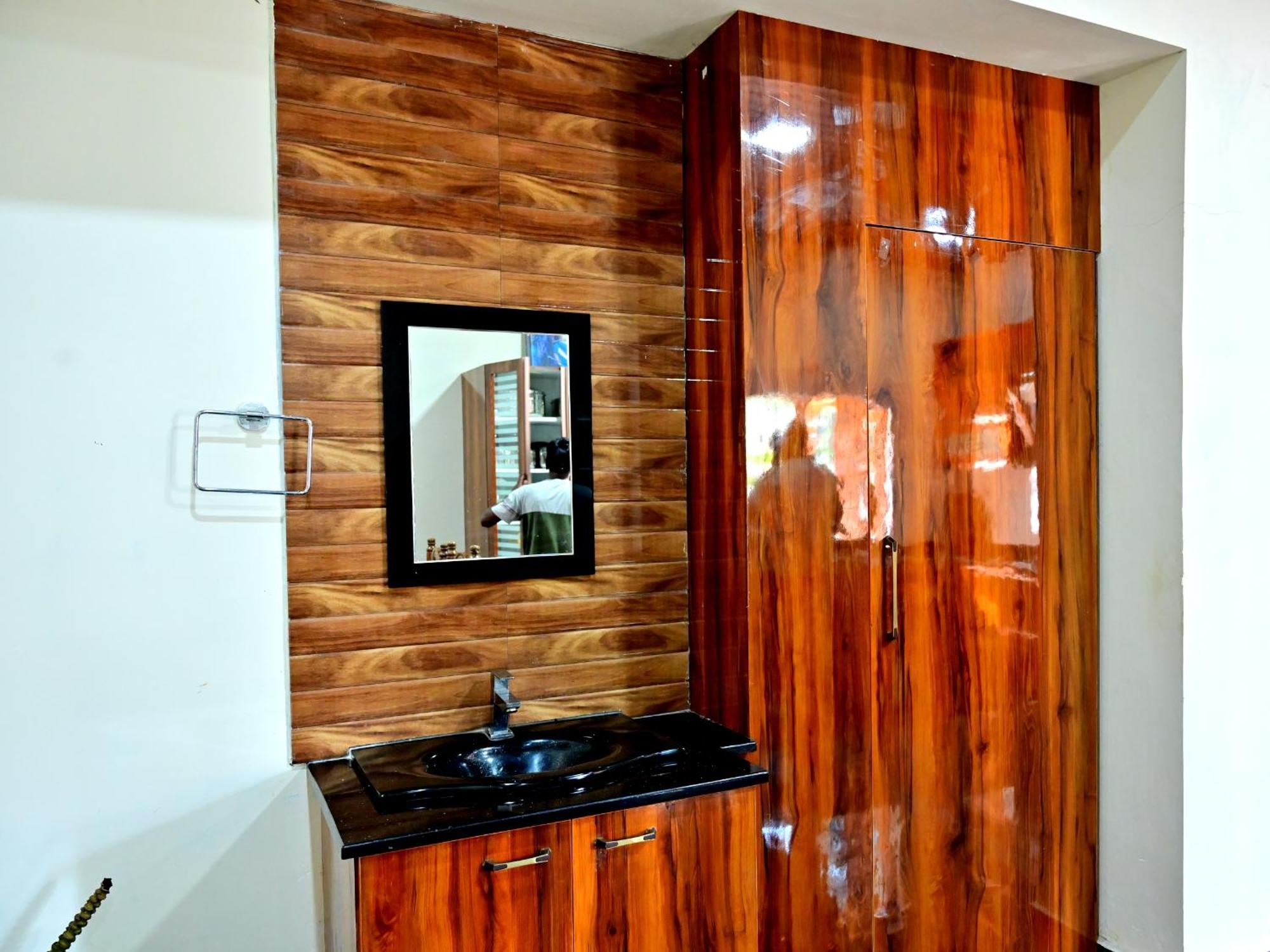 Hulihara Homestay - Full Villa, Coffee Estate & Balcony View Sakleshpur Bagian luar foto
